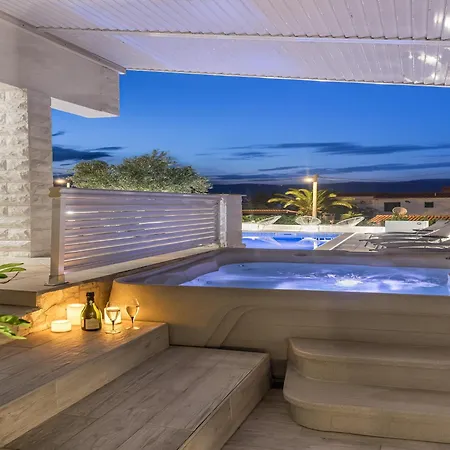 5 Km From S Center Apartamento Trogir