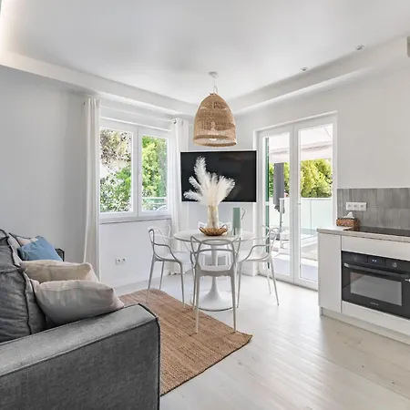 5 Km From S Center Διαμέρισμα *