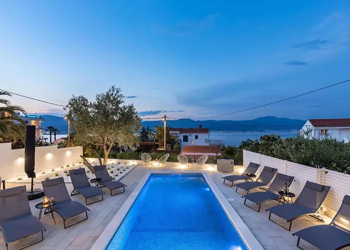 Appartement 5 Km From S Center Trogir